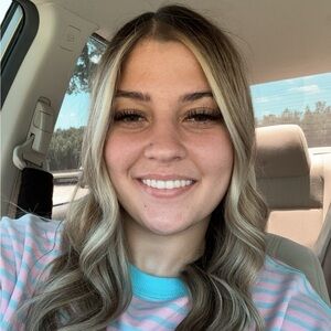 Meet your Posher, Chloe